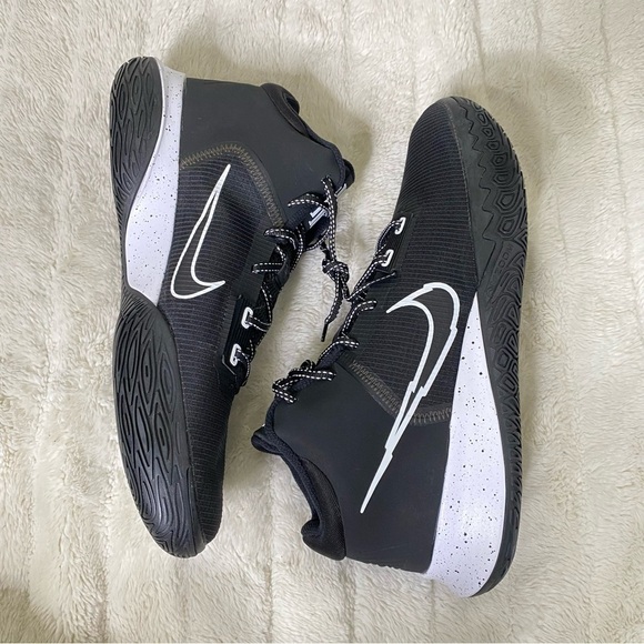 Nike Kyrie Flytrap 4 Men\'s Black and White Basketball Athletic Shoes New Size 13 main image 4